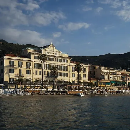 Grand & - The Leading Of The World Готель 5*