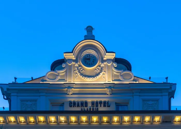 Grand & - The Leading Of The World