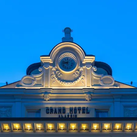 Grand & - The Leading Of The World