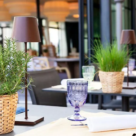 Grand & - The Leading Of The World