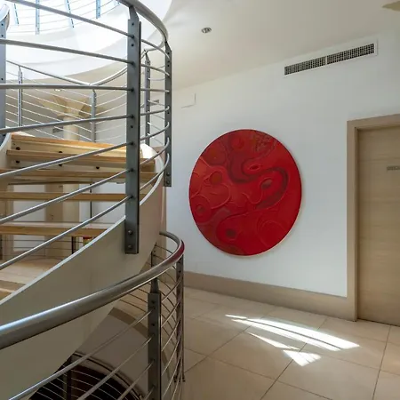 Grand & - The Leading Of The World