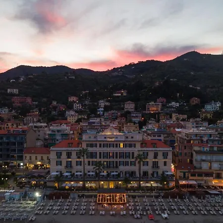 Grand & - The Leading Of The World Hotel 5*