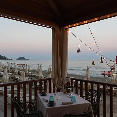 Grand & - The Leading Of The World