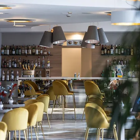 Grand & - The Leading Of The World