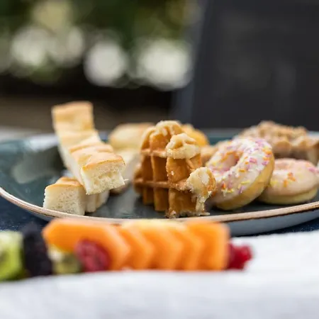 Grand & - The Leading Of The World