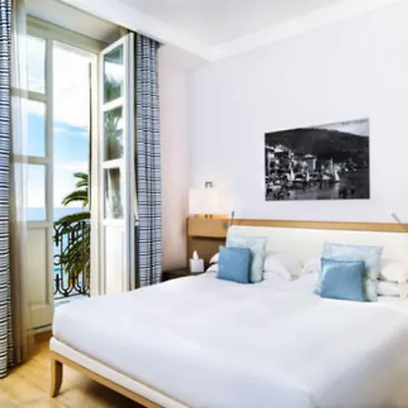 Grand & - The Leading Of The World 5*