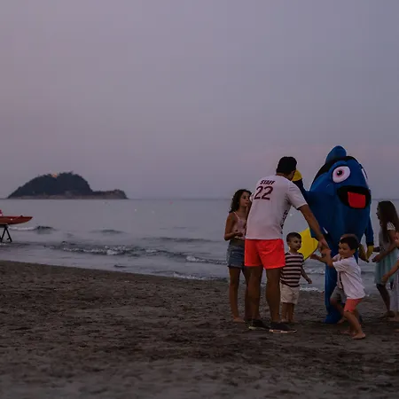 Grand & - The Leading Of The World 5*