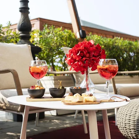 Grand & - The Leading Of The World 5*