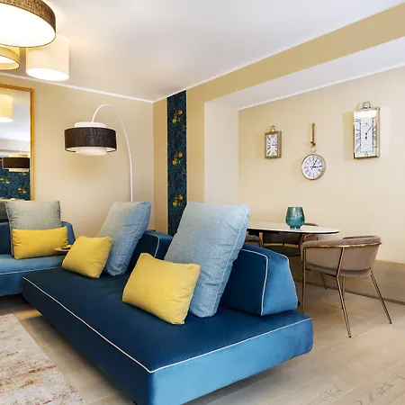 Grand & - The Leading Of The World