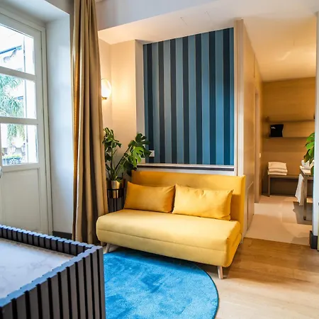 Grand & - The Leading Of The World