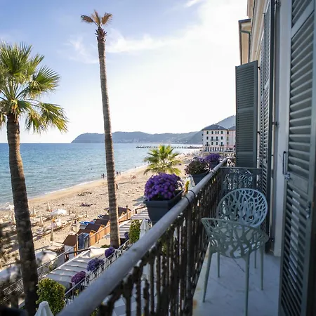 Grand & - The Leading Of The World 5*