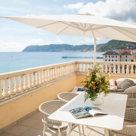 Grand & - The Leading Of The World מלון