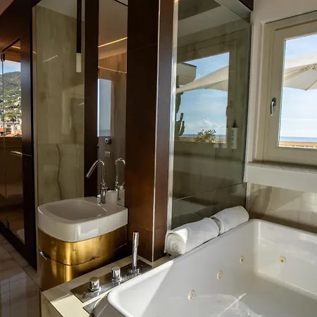 Grand & - The Leading Of The World Alassio