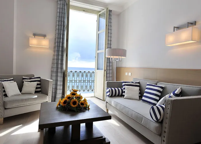 Grand & - The Leading Of The World 5*