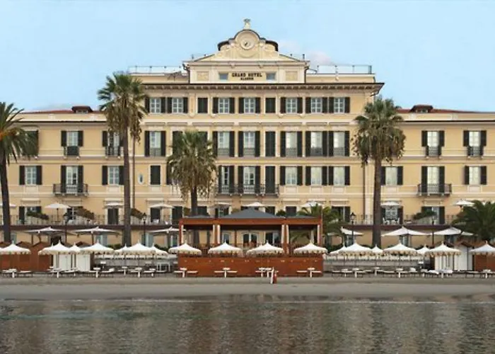 Grand & - The Leading Of The World