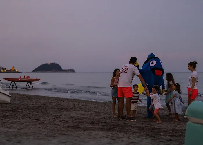 Grand & - The Leading Of The World 5*