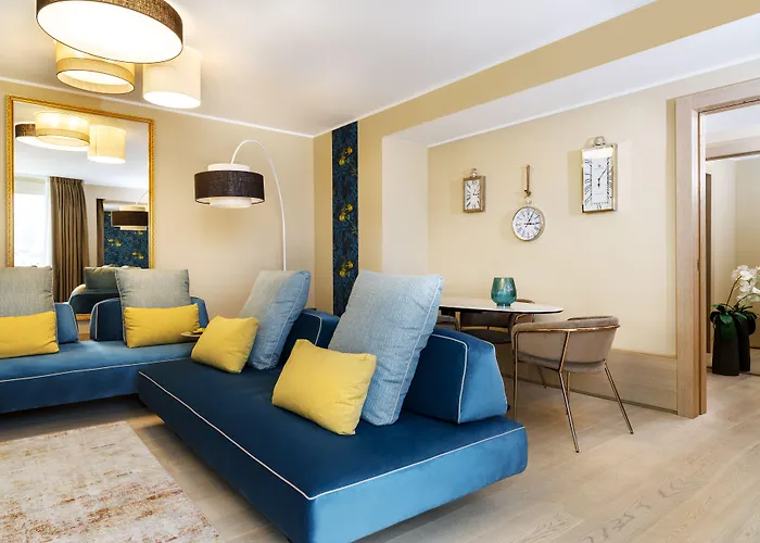 Grand & - The Leading Of The World