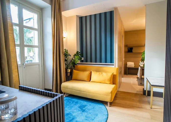 Grand & - The Leading Of The World